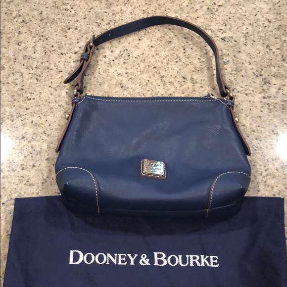 Dooney & Bourke Handbags - Dooney & Bourke purse
